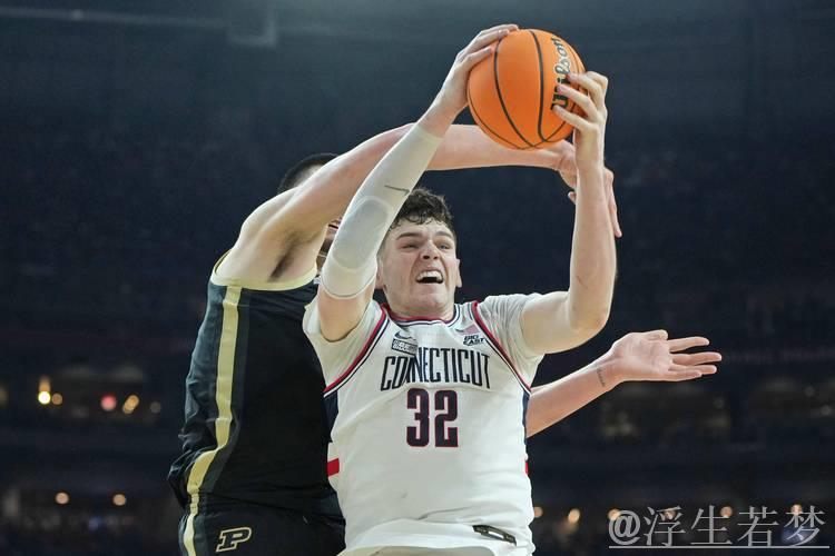 开拓记:开拓者中锋短缺,瀚森因伊迪碰撞面部受伤 开拓记:开拓者中锋短缺,瀚森因伊迪碰撞面部受伤